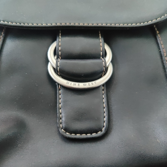 Nine West Black Faux Leather Convertible Backpack to over the shoulder Bag - Picture 4 of 6